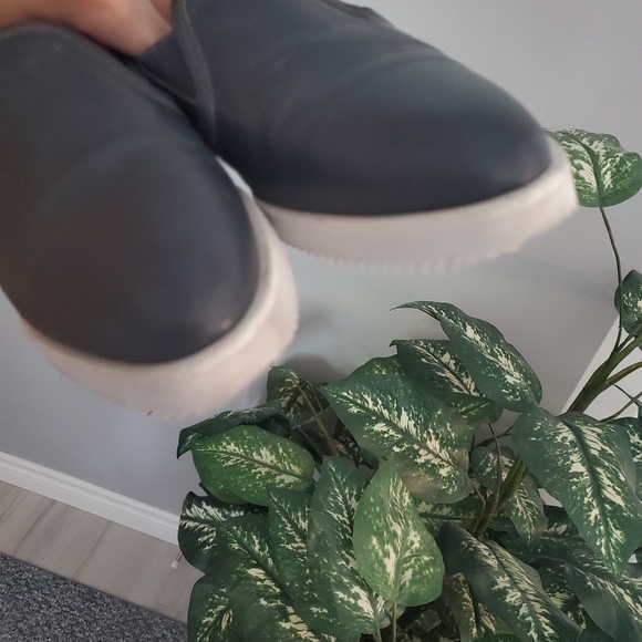 Everlane Leather Loafers - Picture 5 of 5